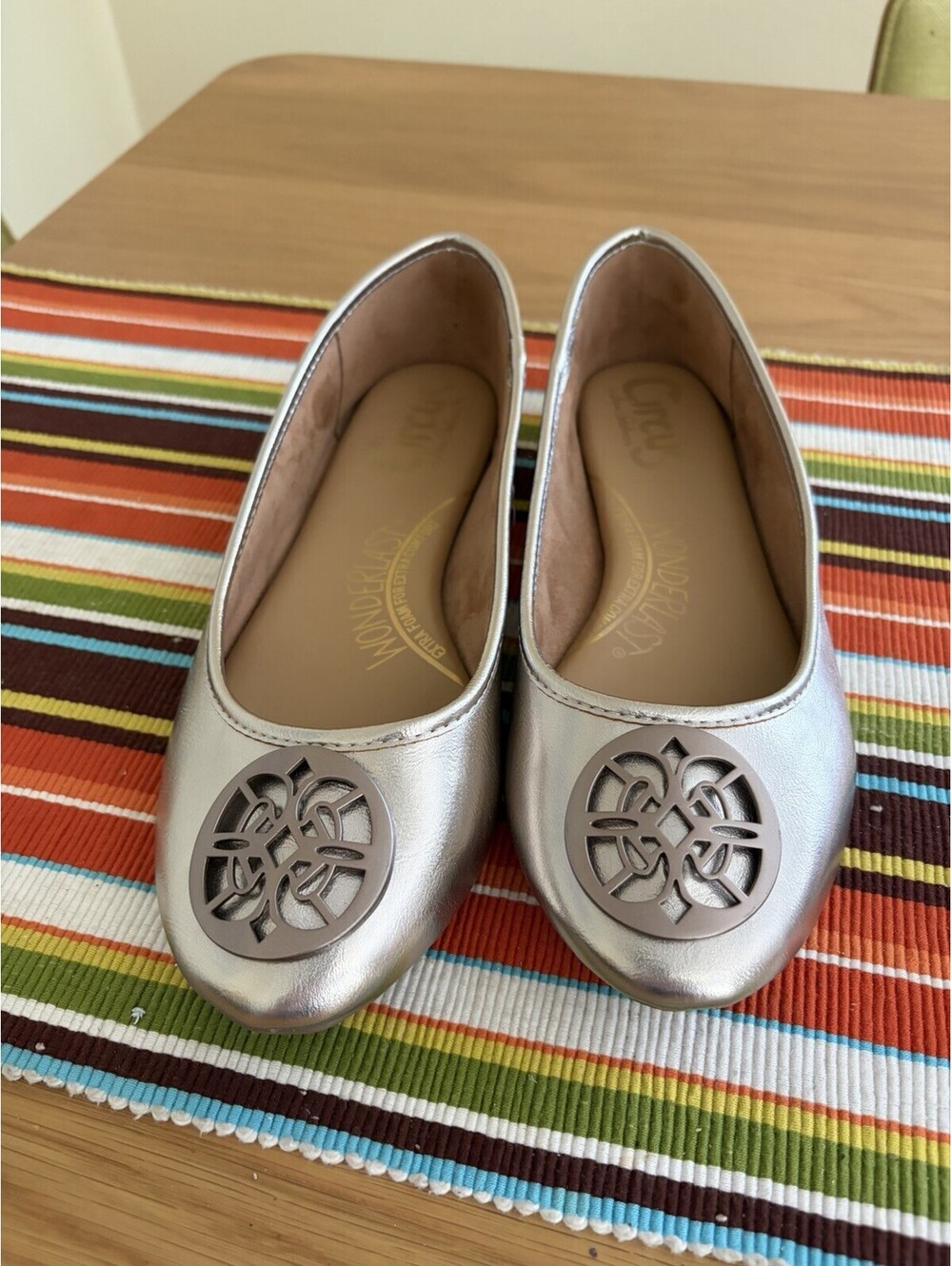 Circus By Sam Edelman 8.5 Silver Flats Medallion Extra Foam For Comfort